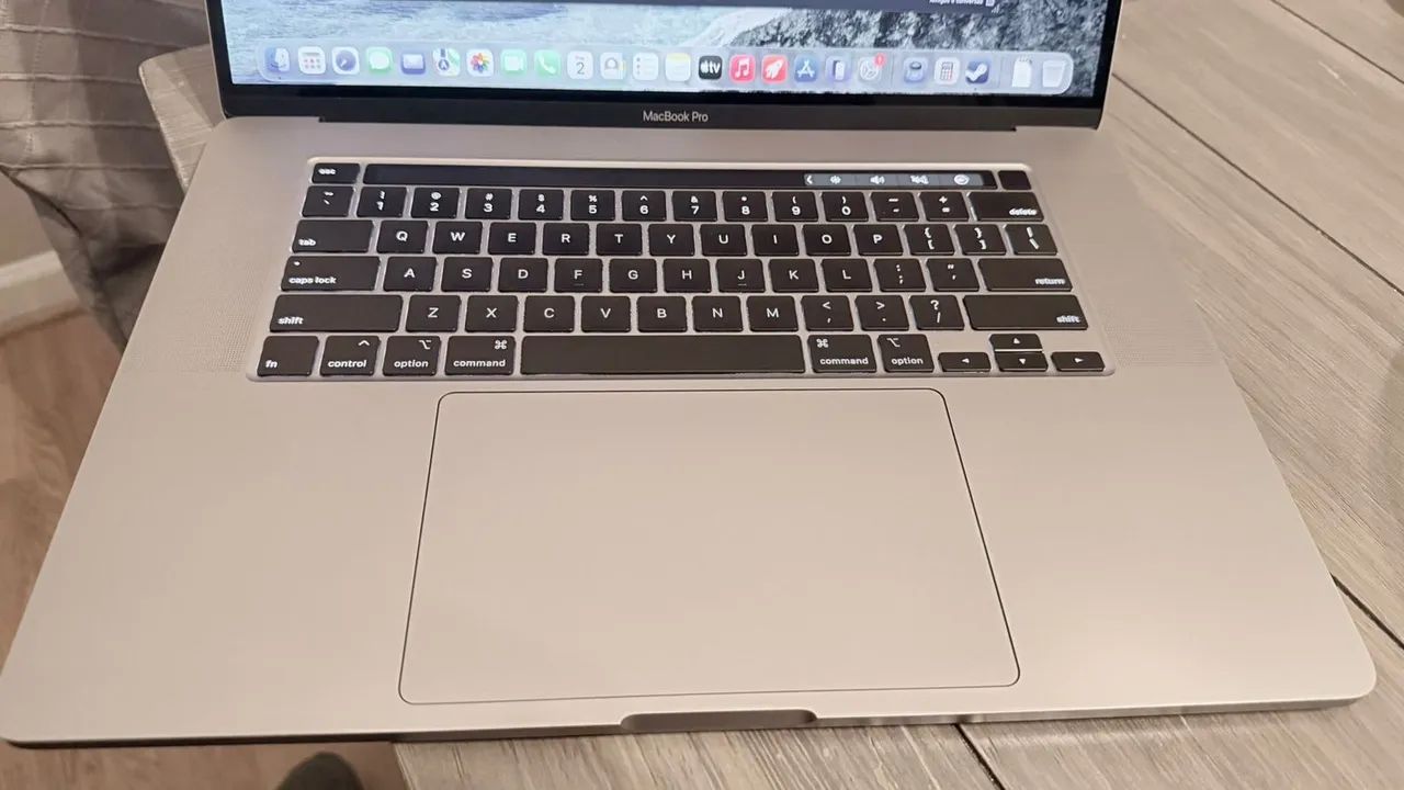 MacBook Pro 16? 2019 i9 8-core 32GB RAM 1TB SSD Radeon Pro 5500M