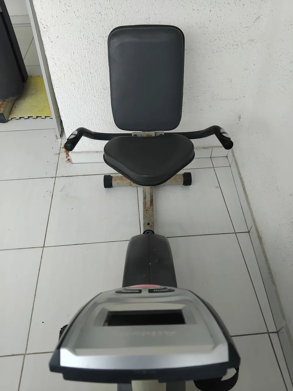 Bicicleta ergometrica horizontal Athletic Advanced 370 BH  - Foto 2