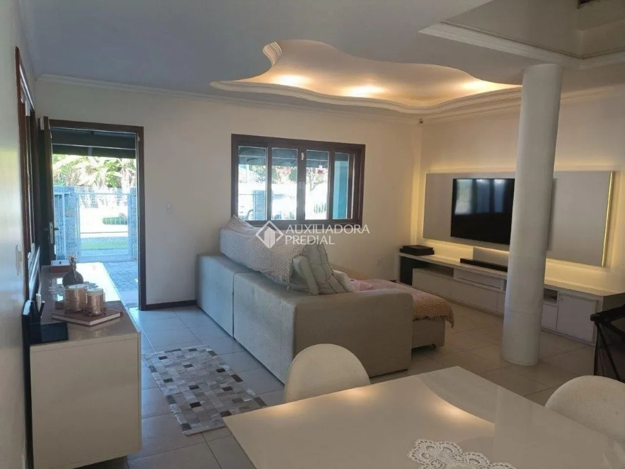 Casa com Piscina Aquecida a 300 m da Praia. - Foto 3