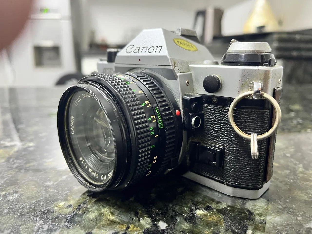 Cânon AE-1 PROGRAM + Lente Canon FD 50mm f/1.8 - Analógica