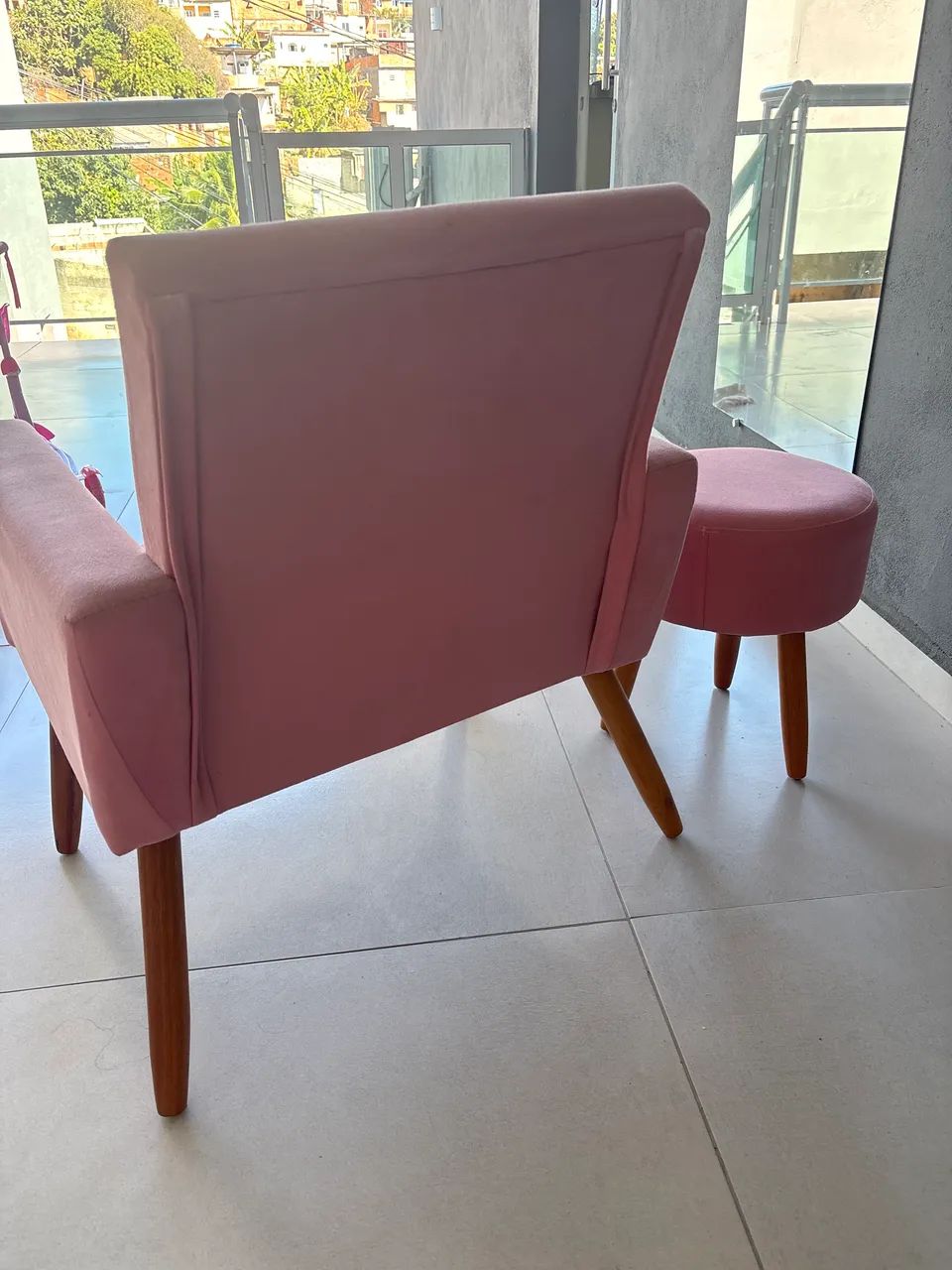 Poltrona com puf rosa - Foto 4