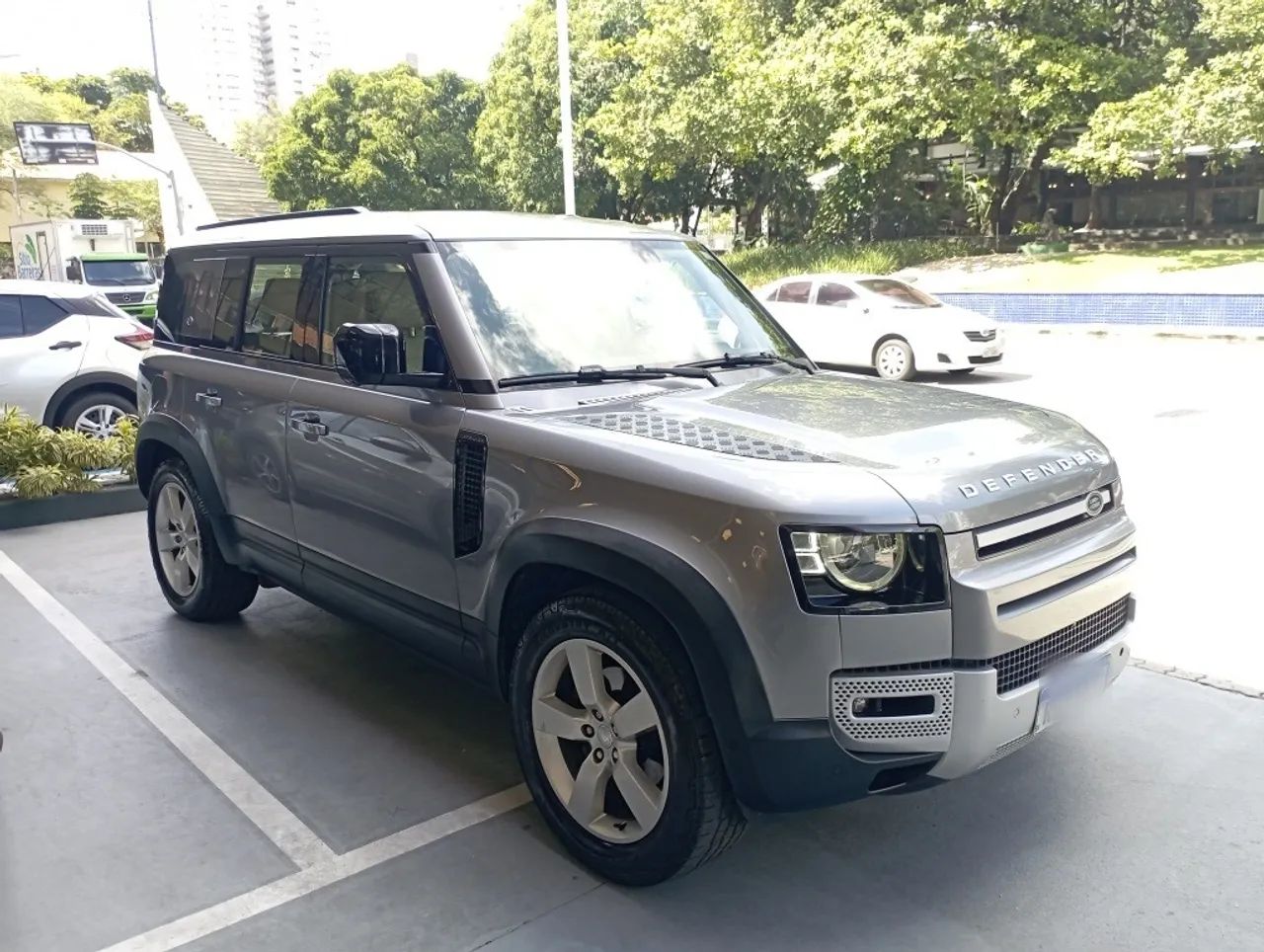 Land Rover Defender 2021