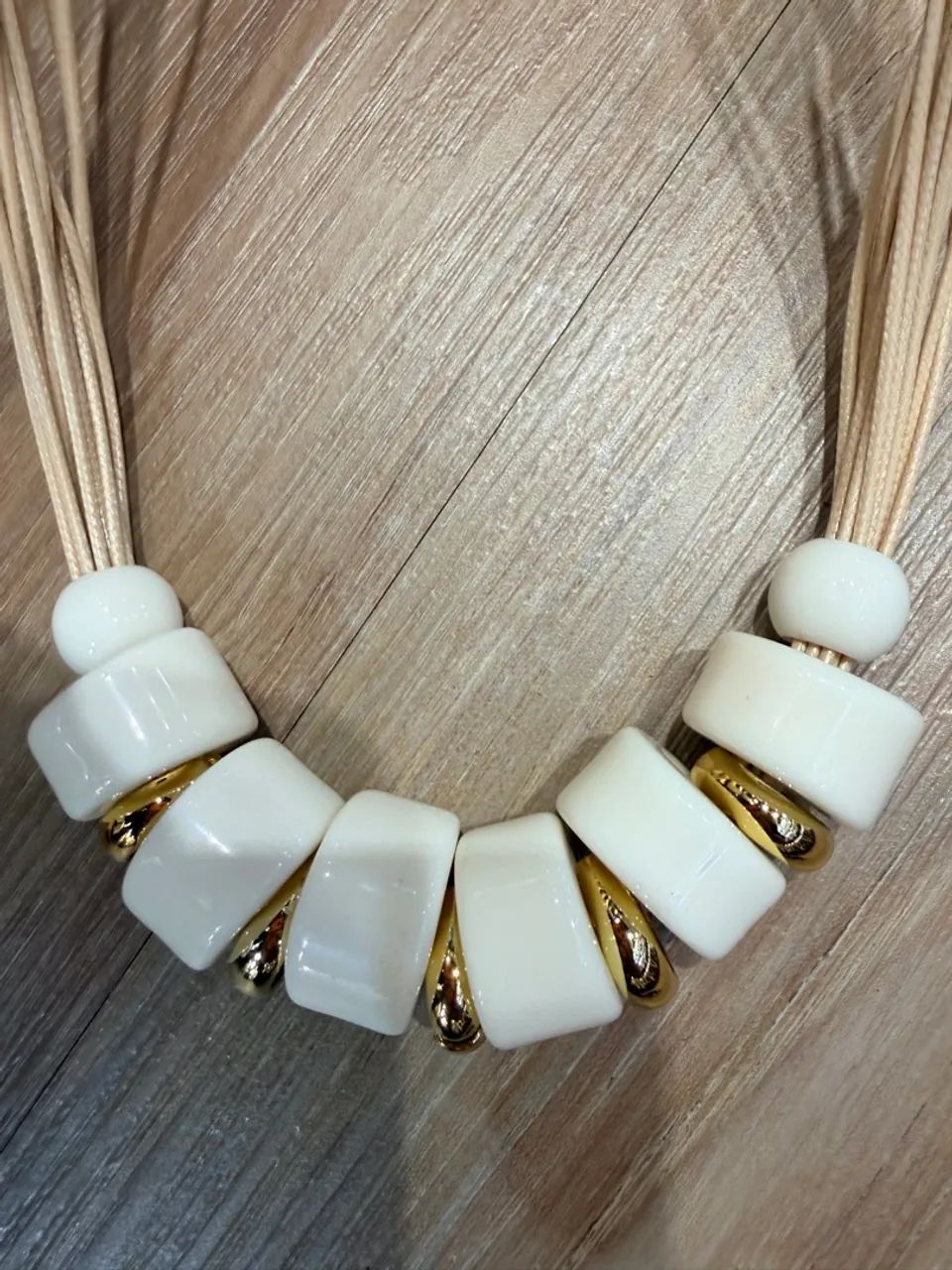 Colar lindíssimo , bijouterias super finas, elegantes
