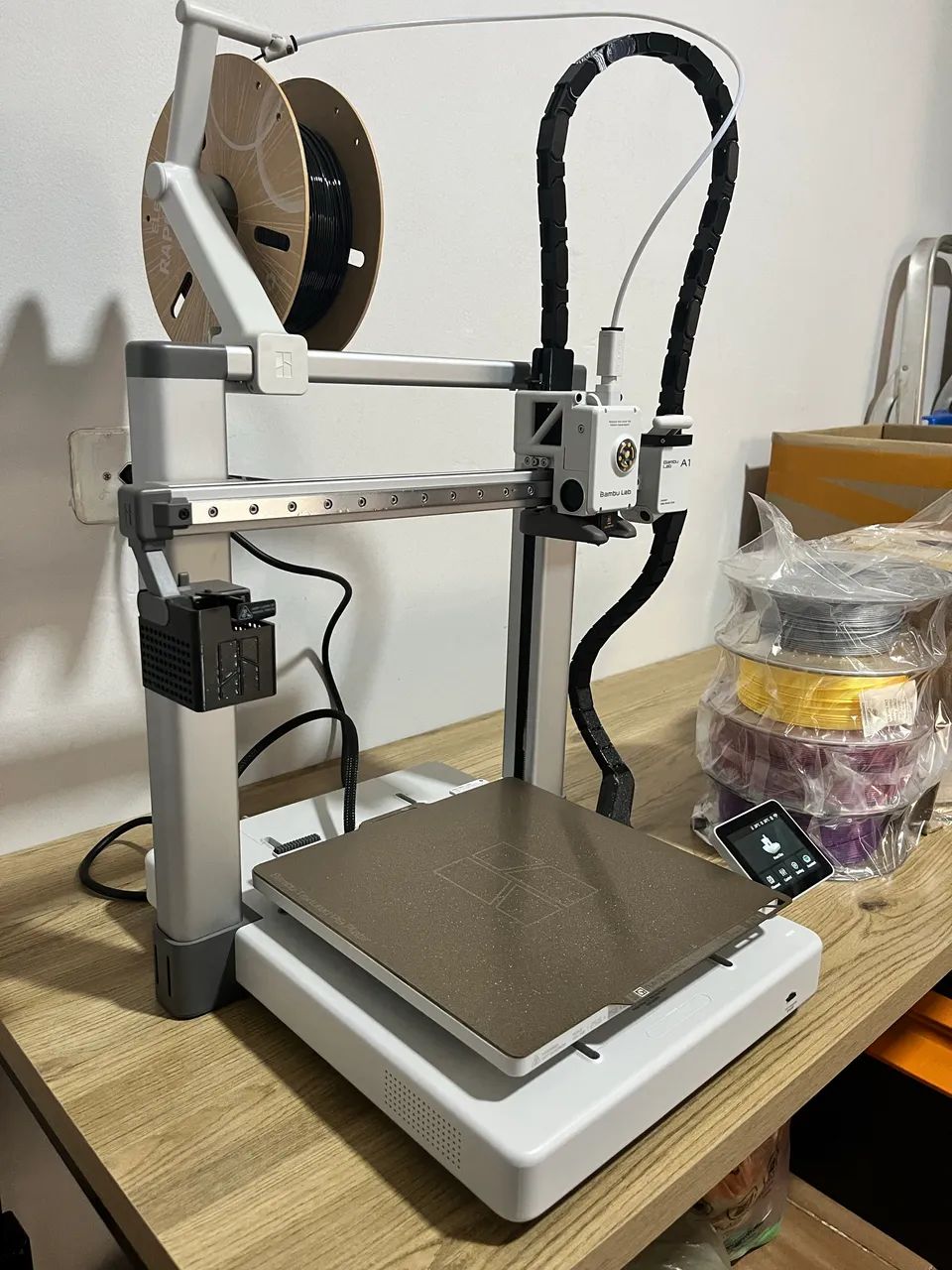 Impressora 3D Bambu lab A1 com 1 mês de uso - Foto 2
