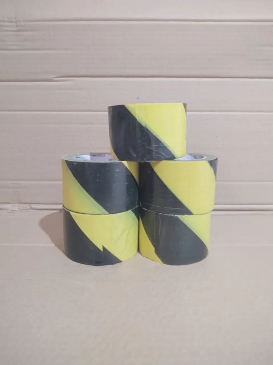 Kit com 5 Fitas Zebradas Preta e Amarela - Rolo de 200m - Foto 2