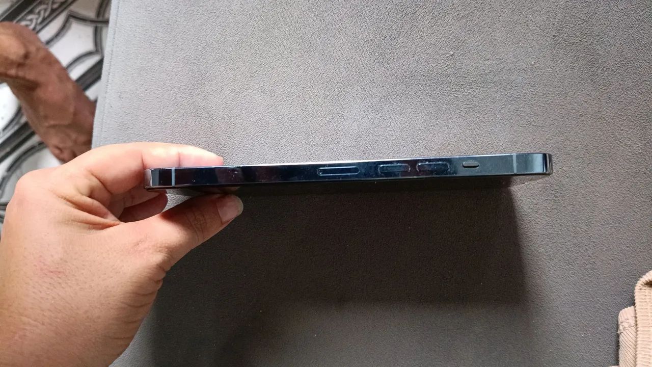 Vendo iPhone 13 Pro Max 256gb com 79% de bateria, - Foto 4
