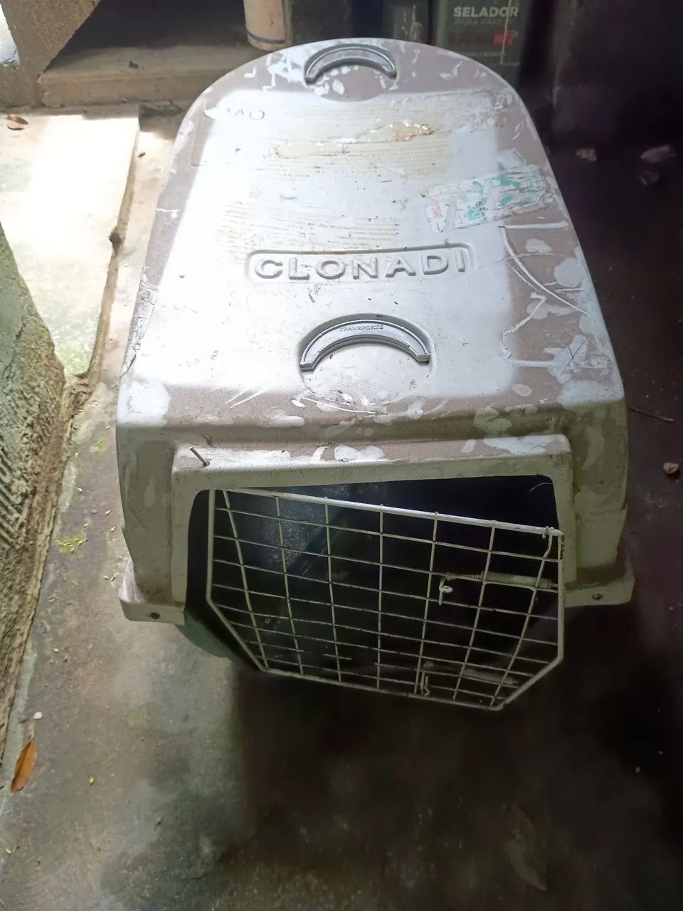 Vendo uma casinha de cachorro.