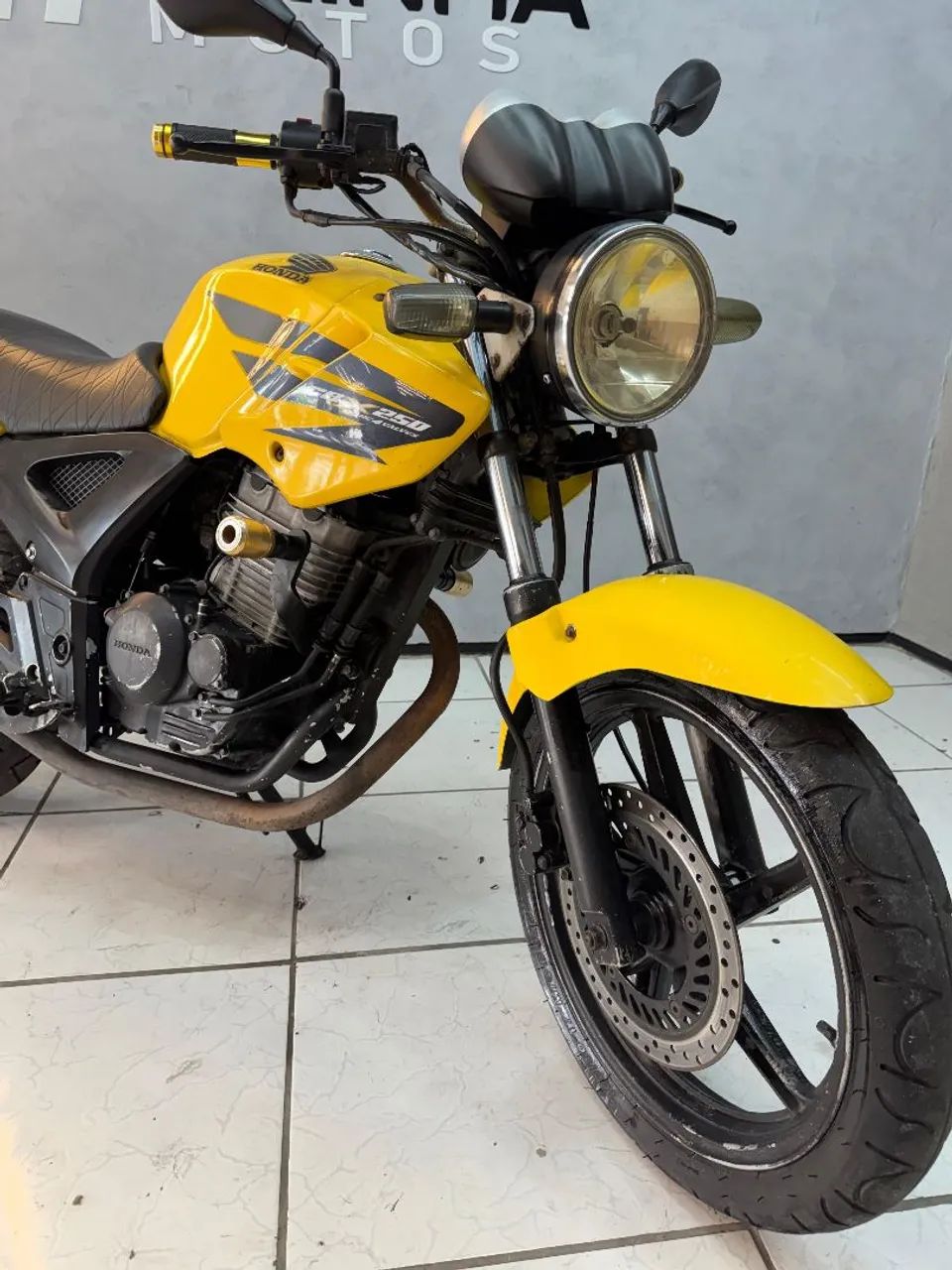 Twitter - 2008 - CBX 250 - Foto 2