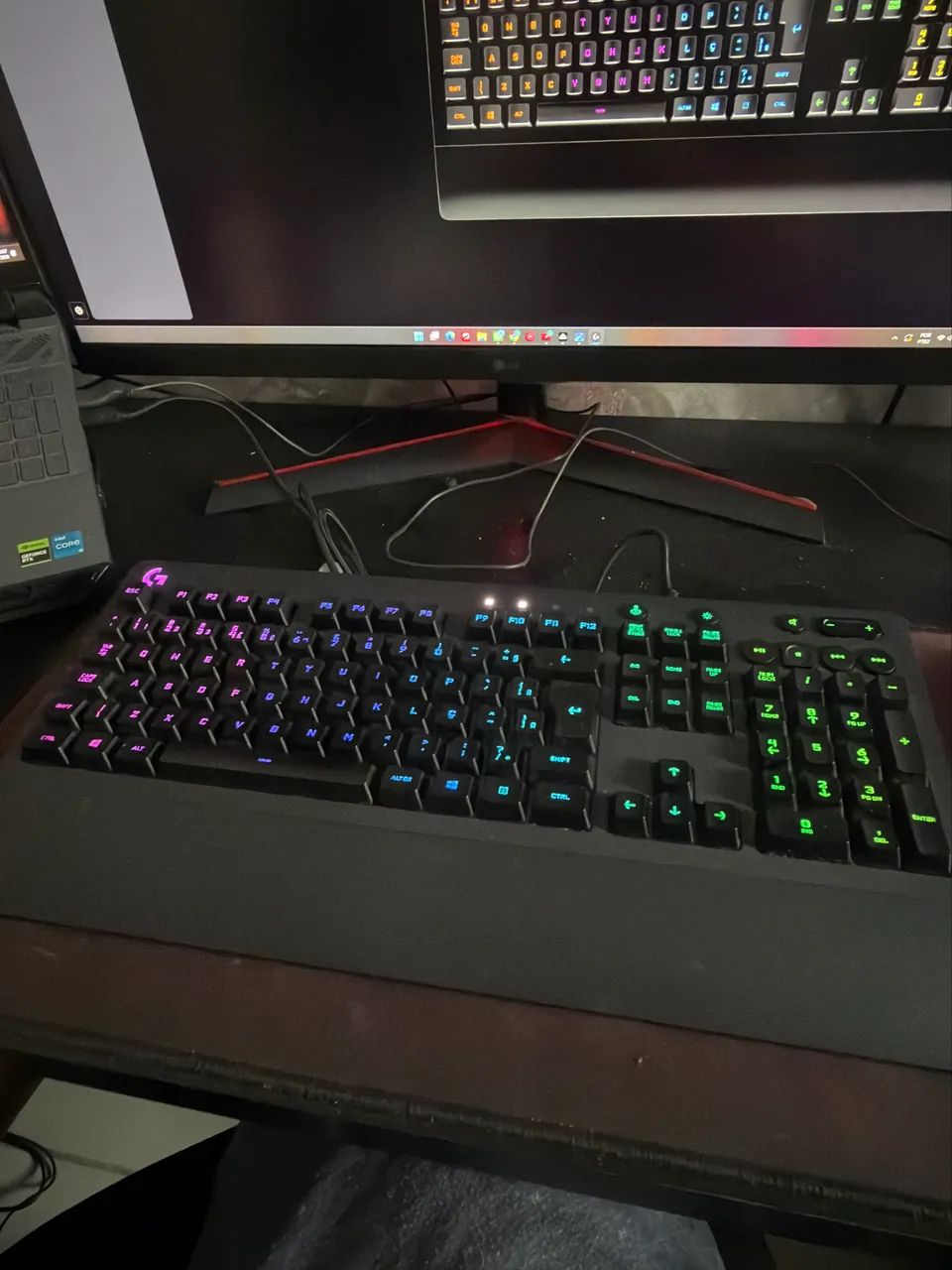 Vendo teclado gamer longitech  - Foto 3