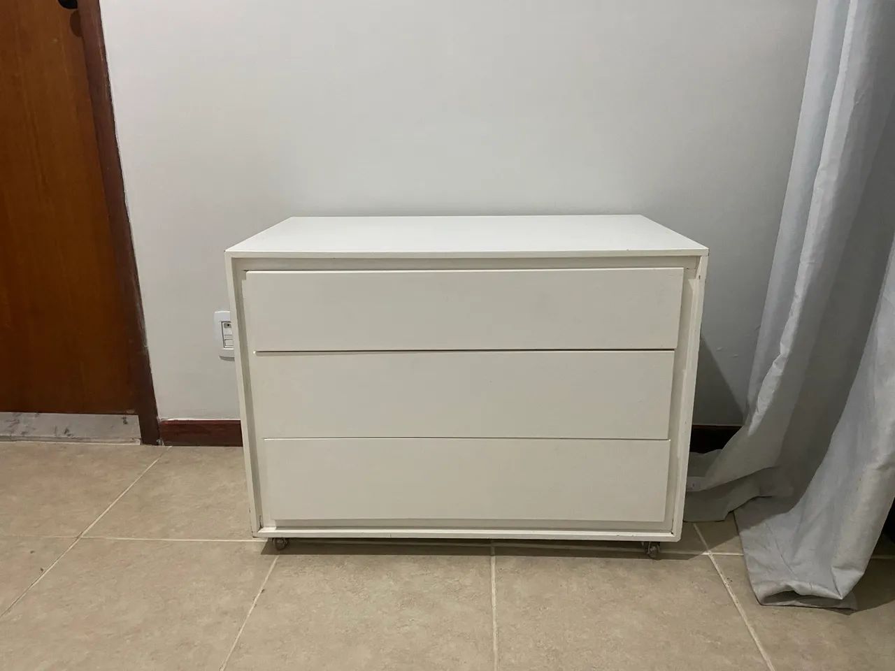 Comoda com três gavetas e rodinha - Foto 2