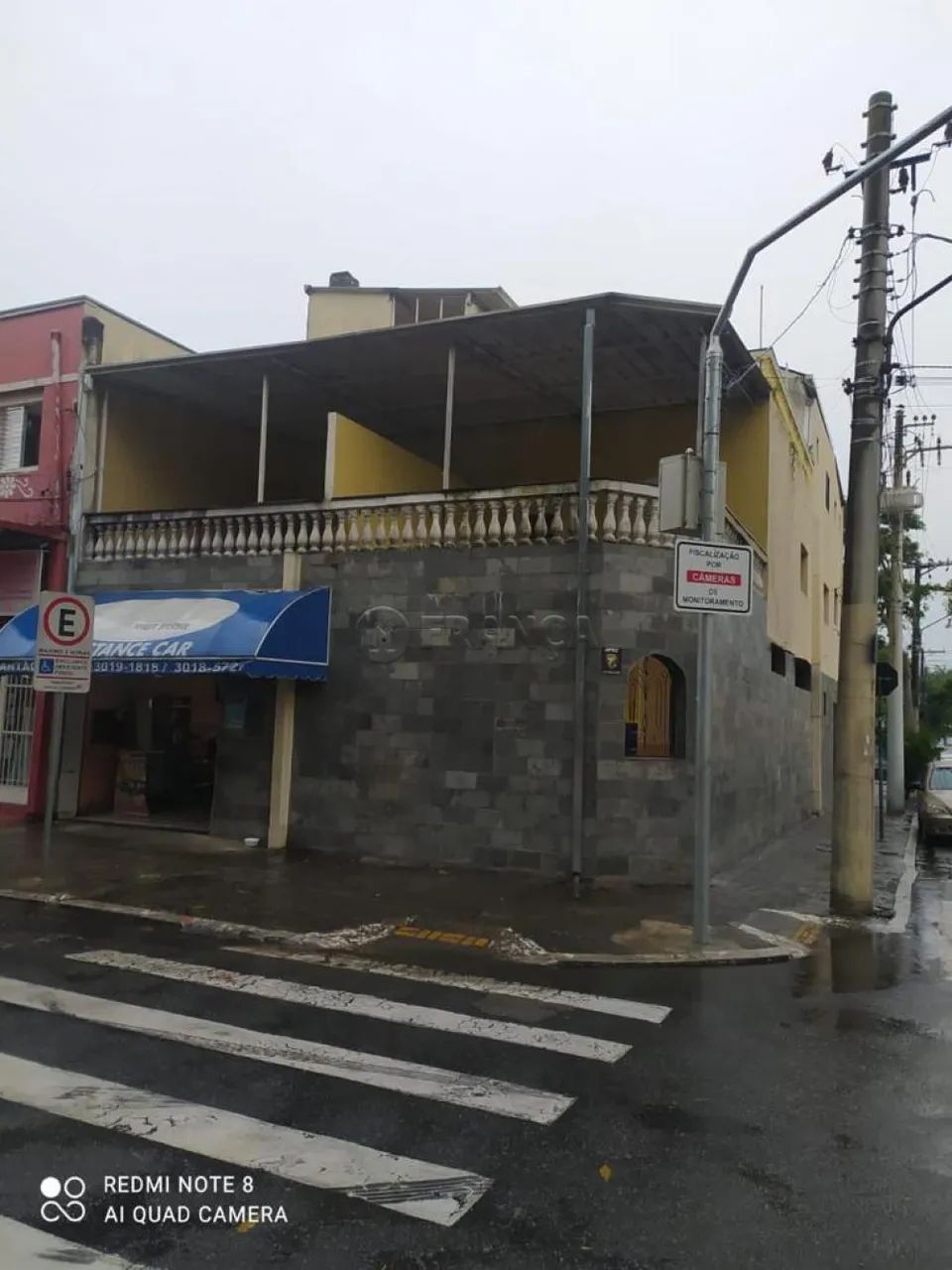 Prédio comercial e residencial, bem localizado, próximo a hospital e supermercado.