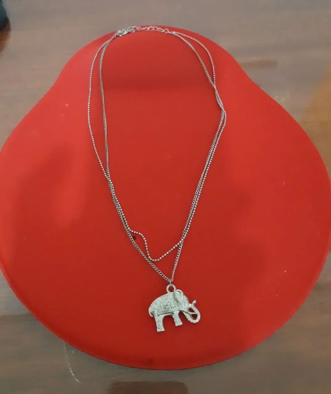 Gargantilha com pingente elefante 
