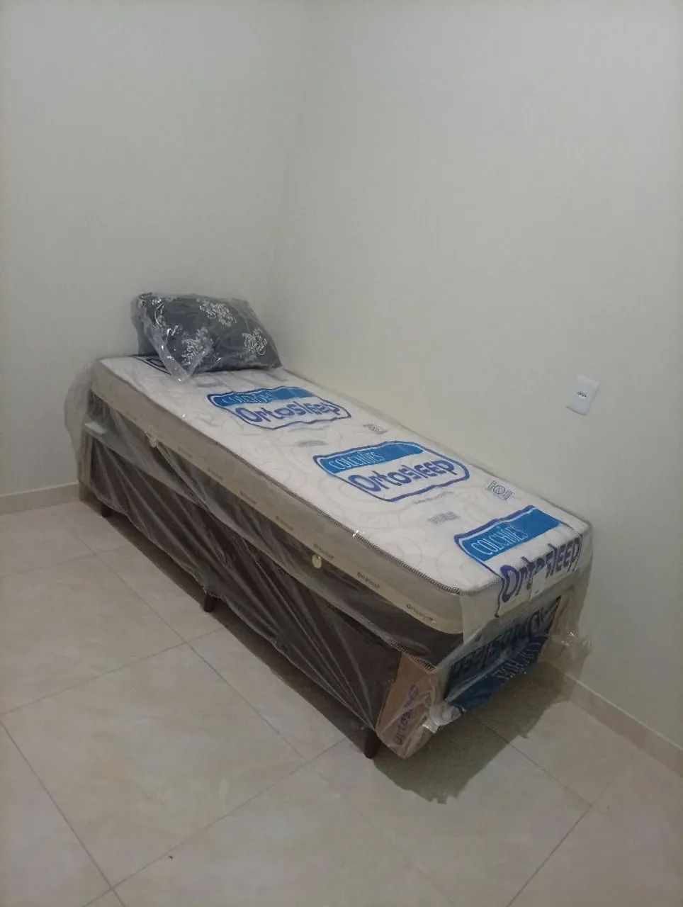 Cama solteiro com colchão molas ensacadas 