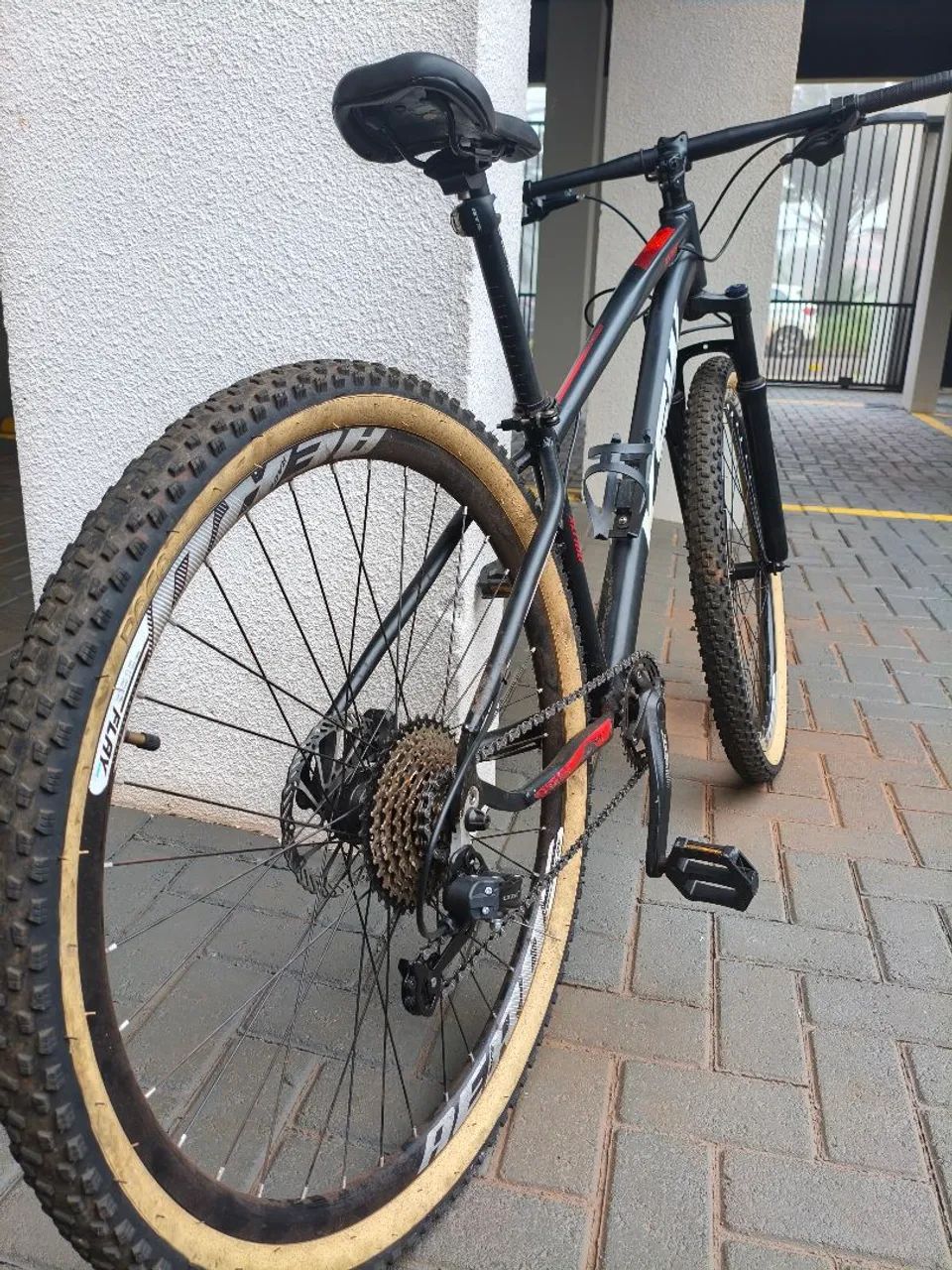 Bicicleta aro 29 V9 - Foto 3