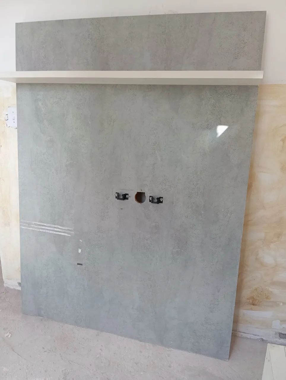 Rack com painel e bacada superior, ótima qualidade feito por medida parafusada parede - Foto 2