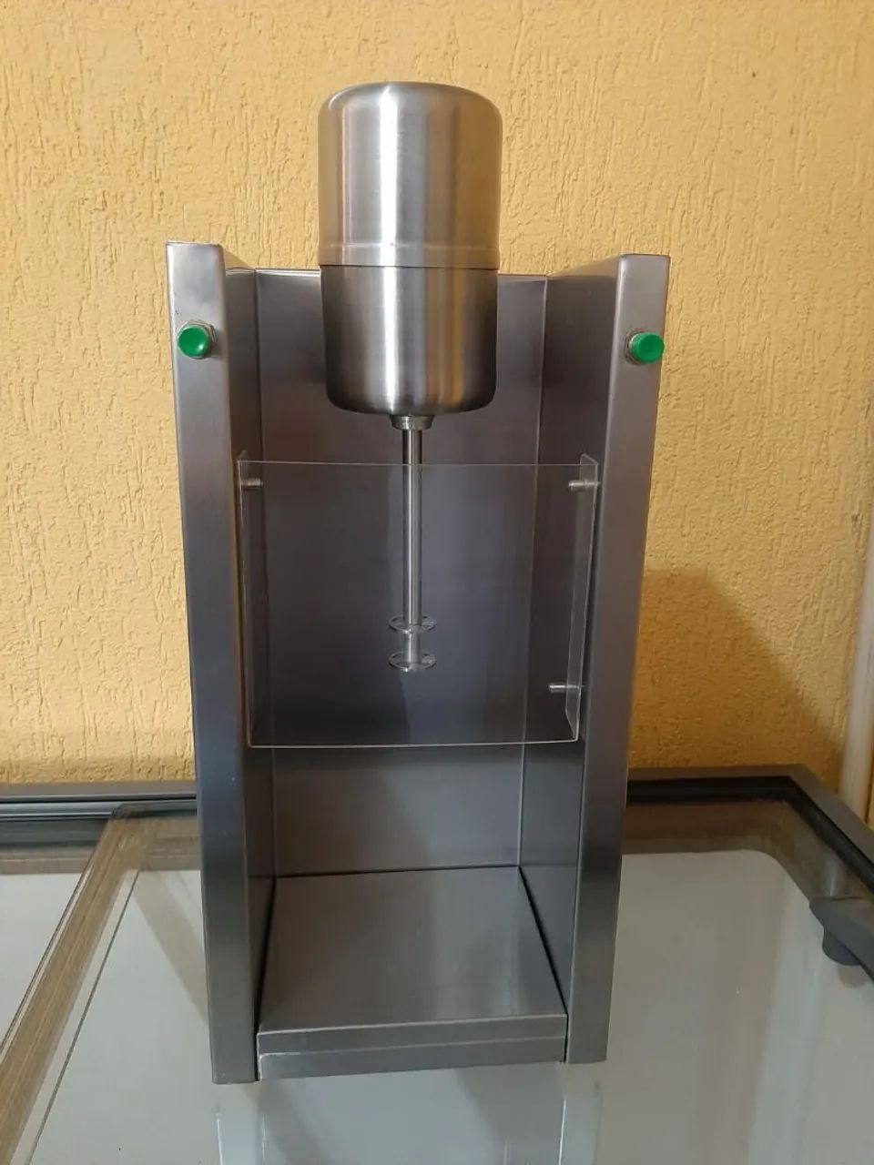 Mixer profissional para milk-shake Eletromixer ? 220 V