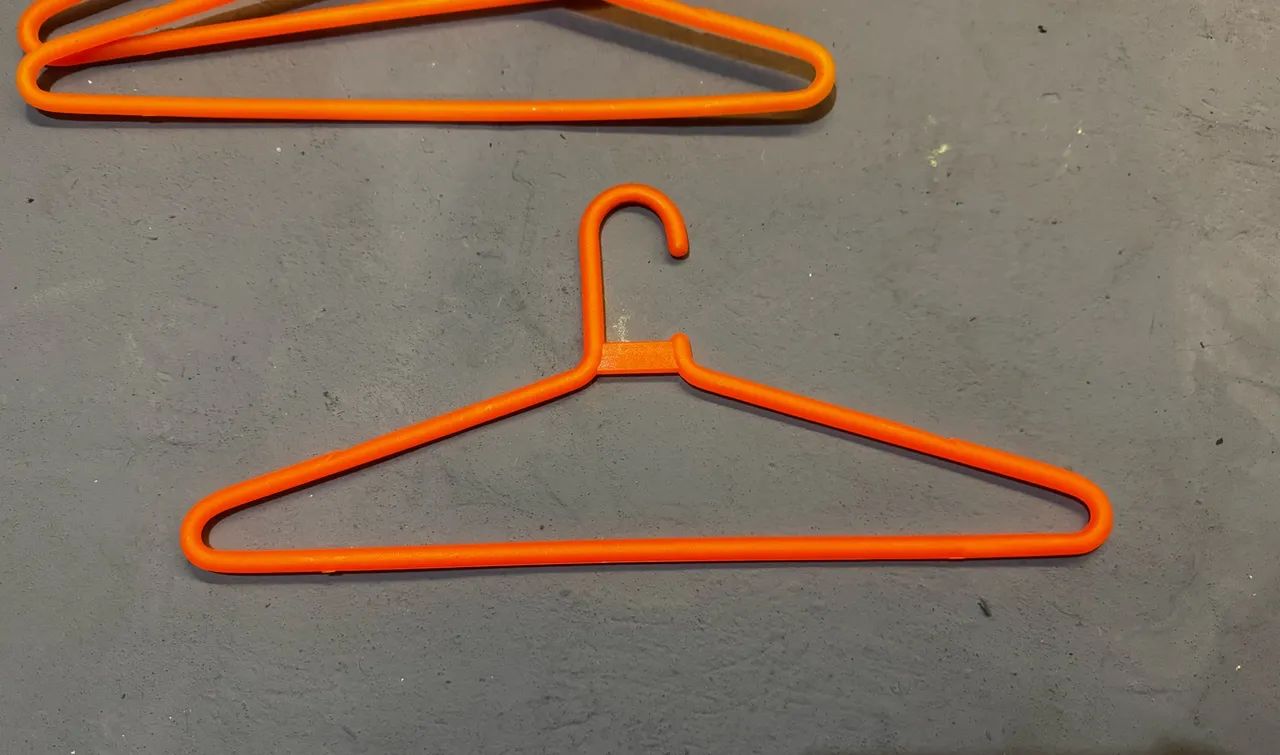 8 cabides plasticos - Foto 3