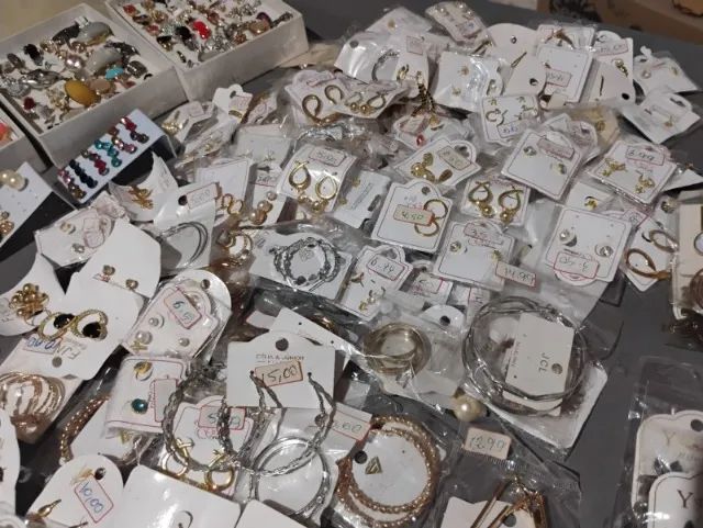Kit Bijuterias (Pulseiras, Brincos, Anéis, Colares etc) - Foto 2