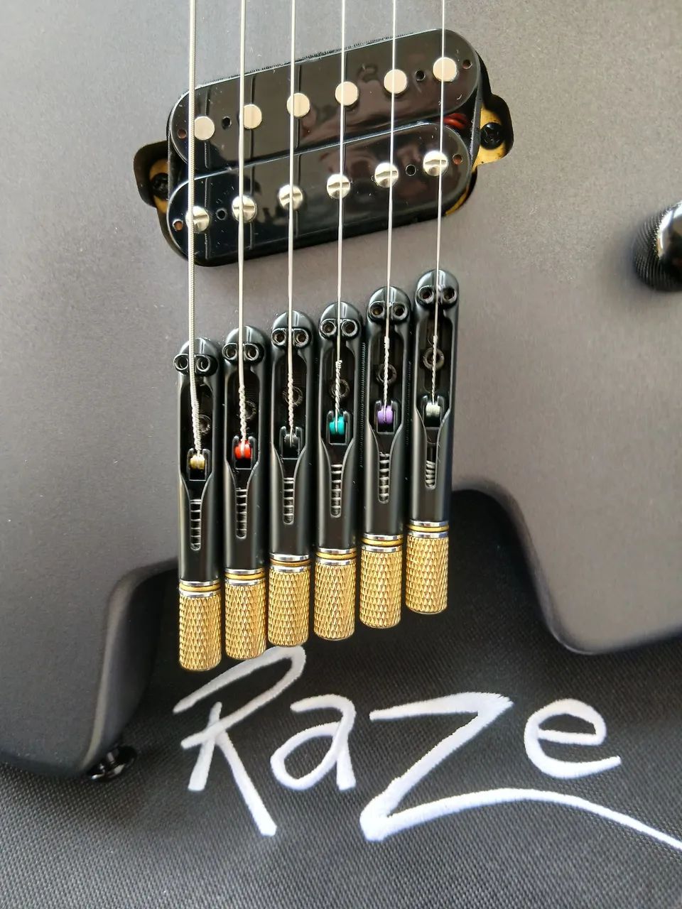 Guitarra Raze Michael headless  - Foto 5