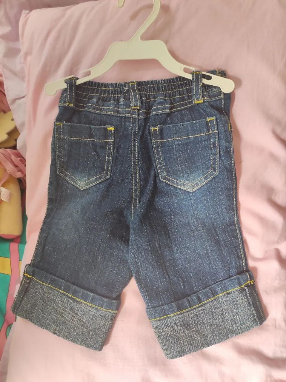 Calça jeans com bordados  - Foto 2