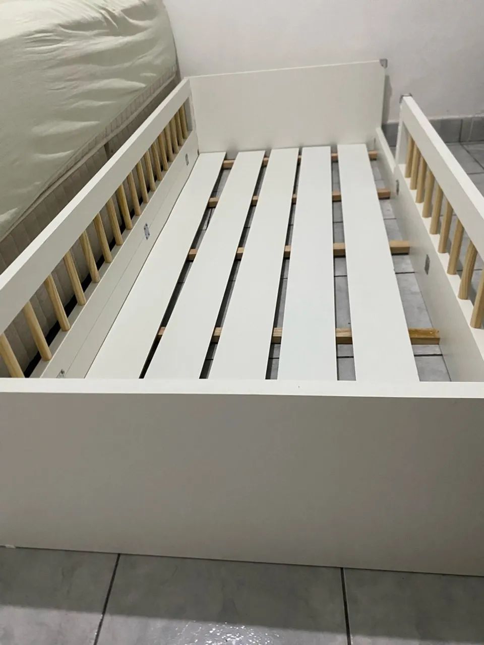 Cama montessoriana infantil