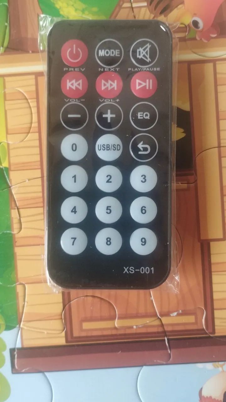 Mesa de som sem marcas de uso. 