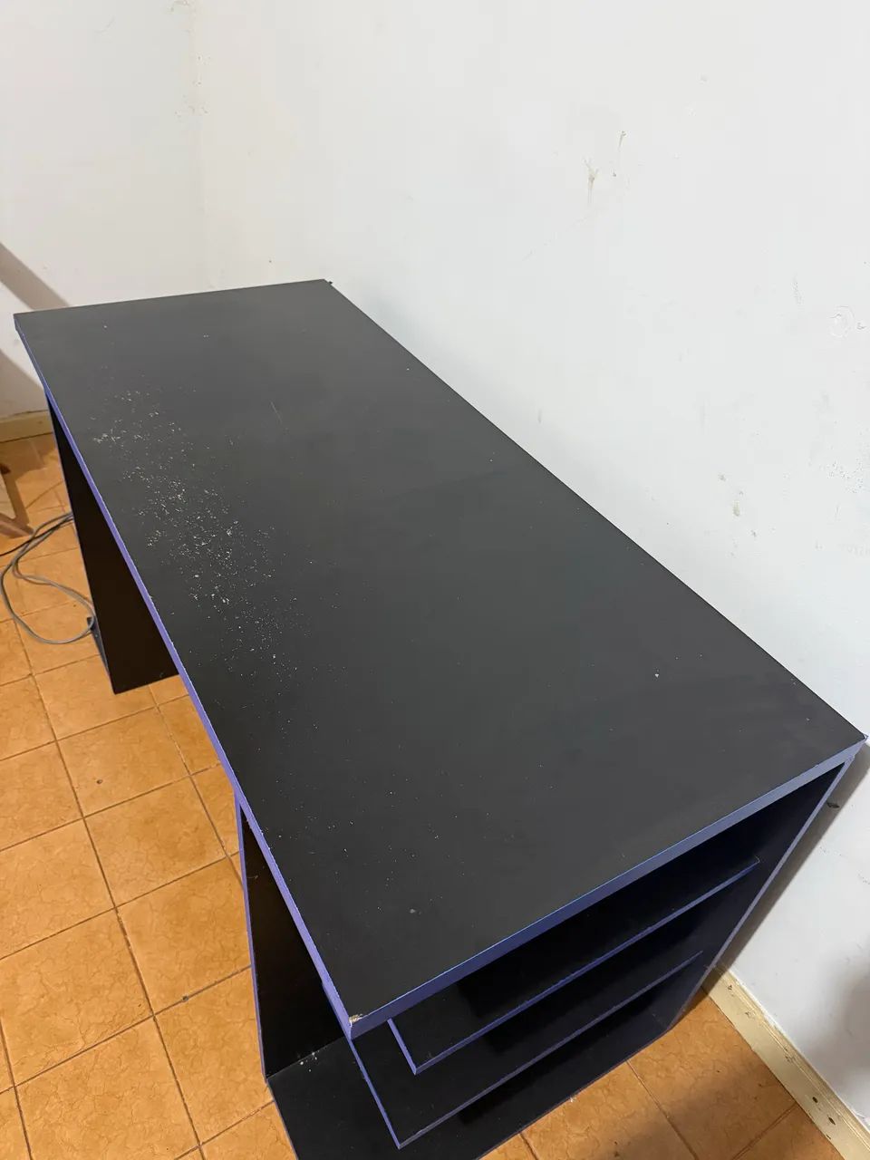 Mesa para Computador/Escritório com Nichos Laterais - Preta - Foto 3