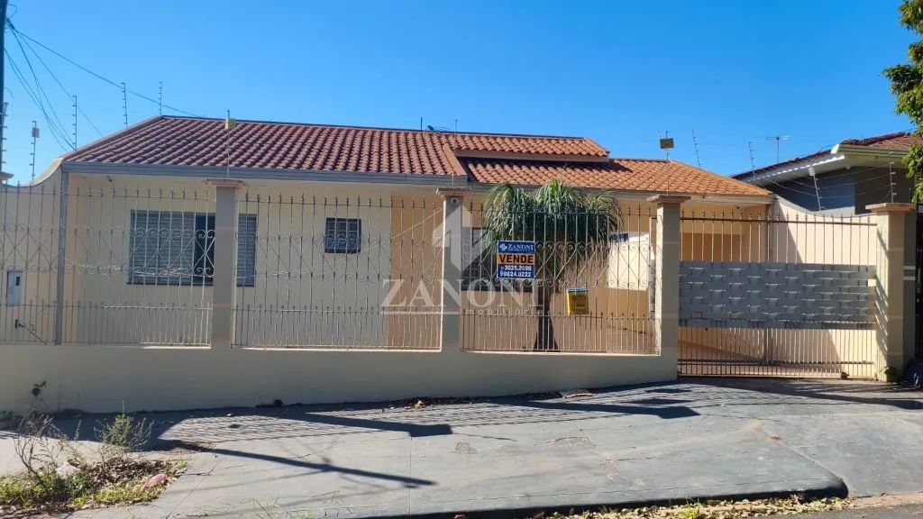 Casa Completa com 150 m² de Construção em Terreno de 300 m² Suíte, Área Gourmet e Amplo Qu