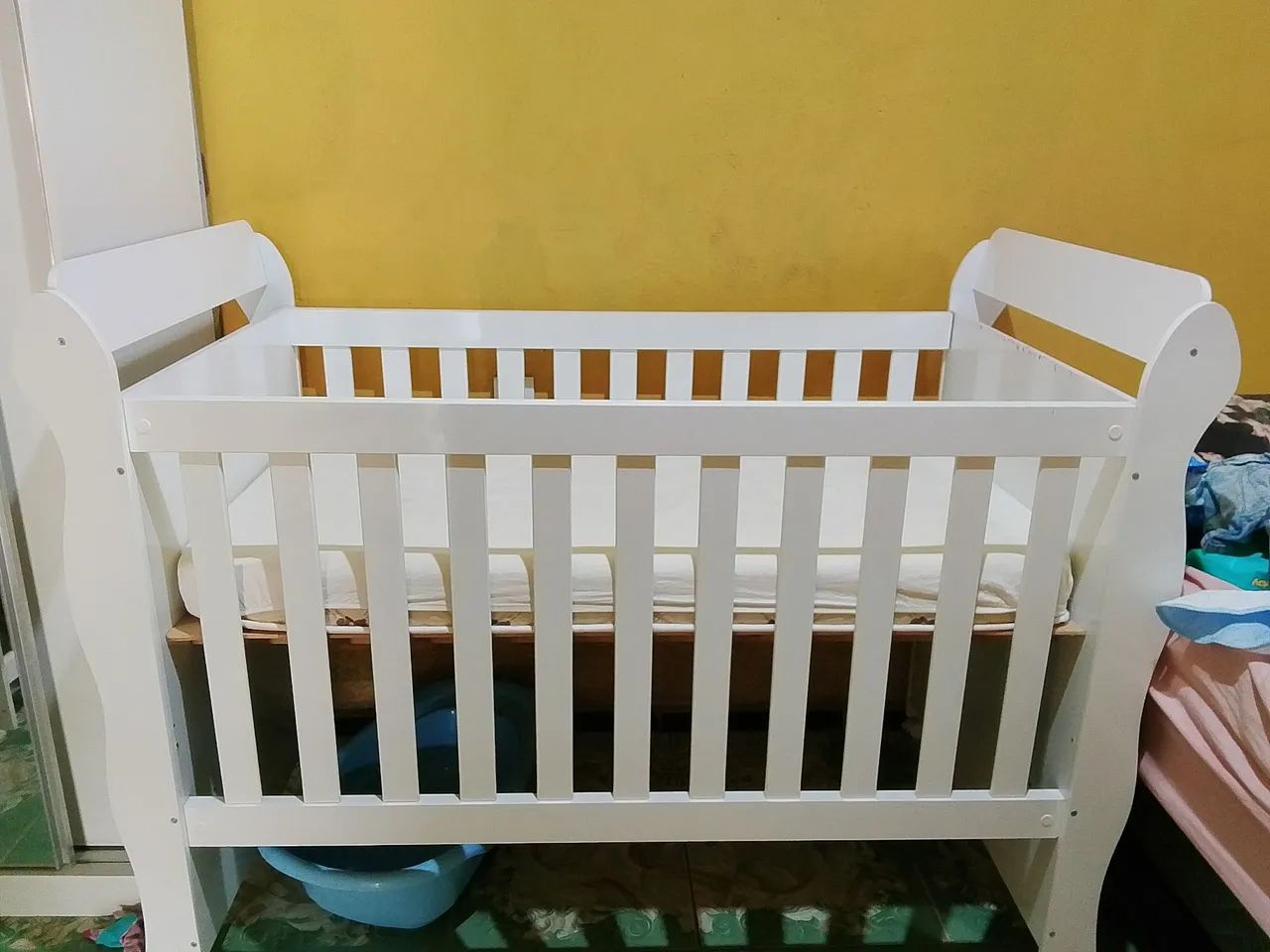 Vendo esse lindo berço acompanhado com colcha  - Foto 2