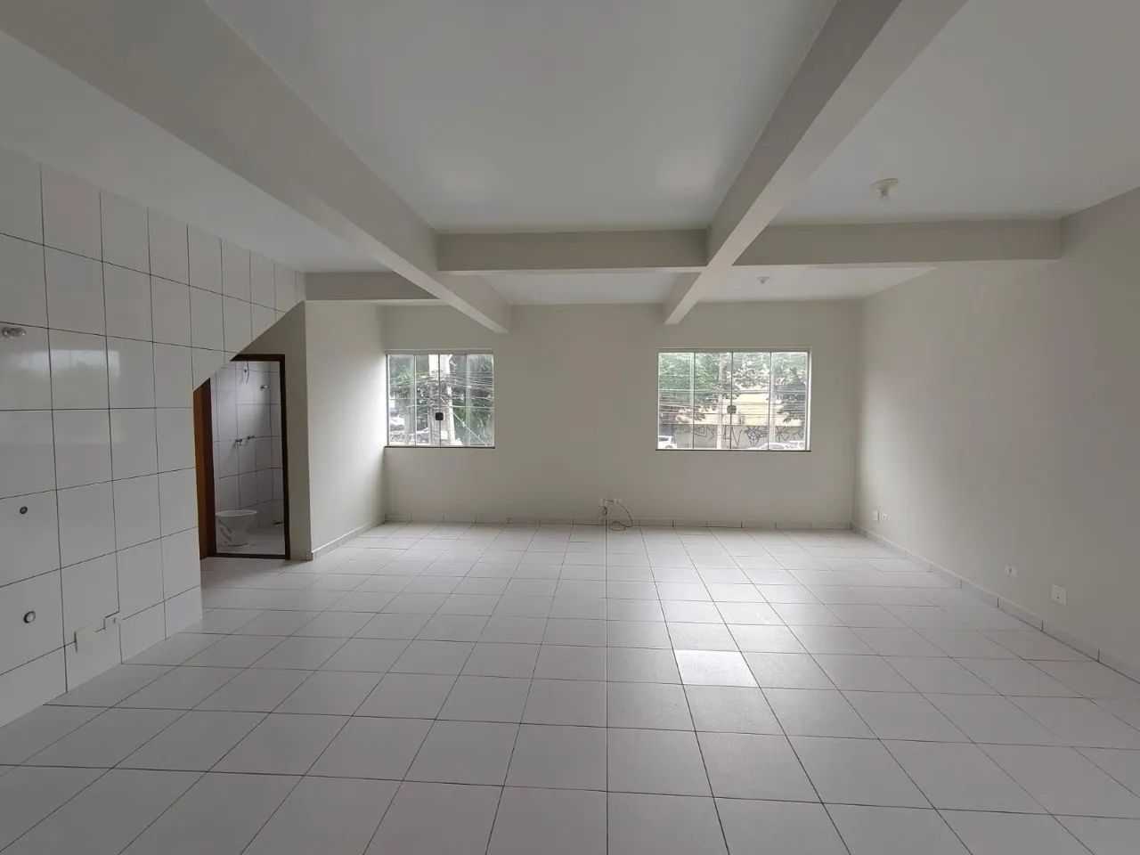 Sala comercial em Sobreloja para alugar no bairro Zona 08 - Maringá/PR - Foto 5