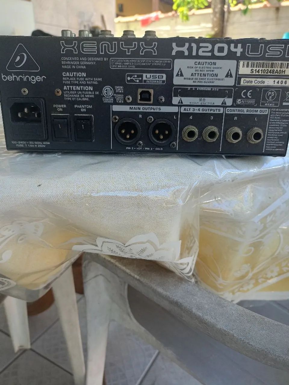  Mesa de som Behringer xenys 1204 usb