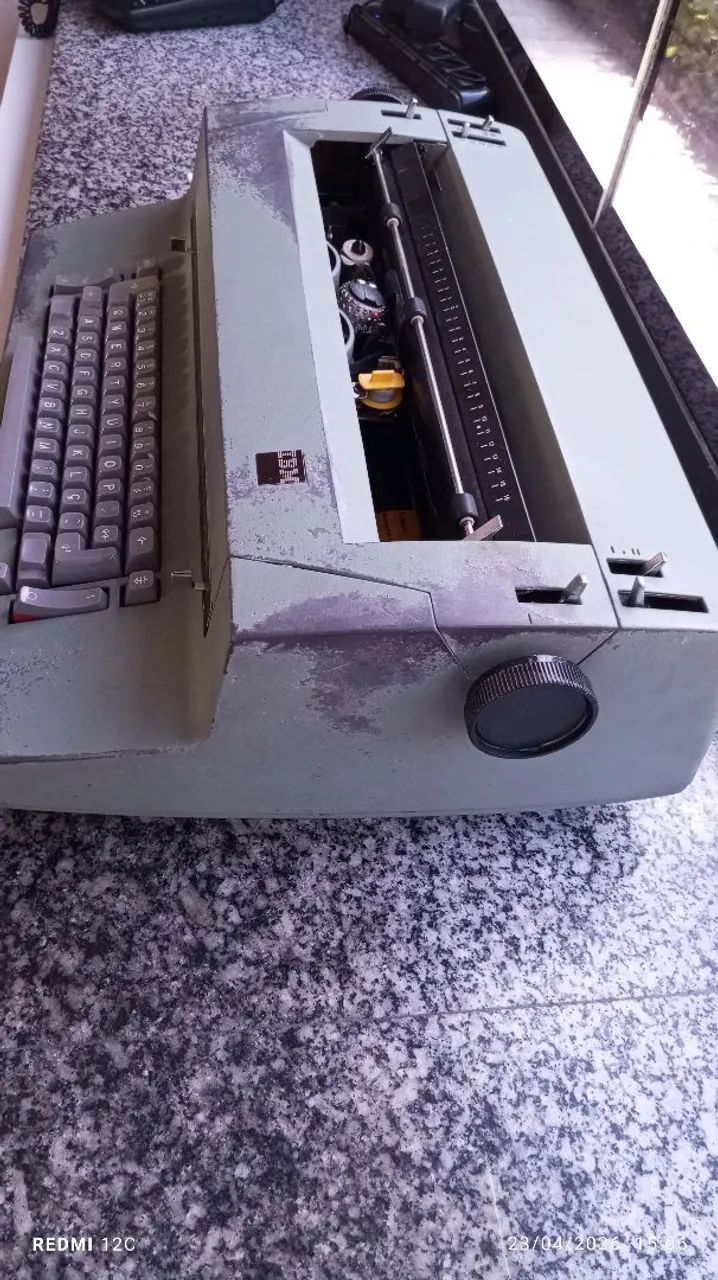 MÁQUINA DE ESCREVER IBM 82 C ELÉTRICA  - Foto 4