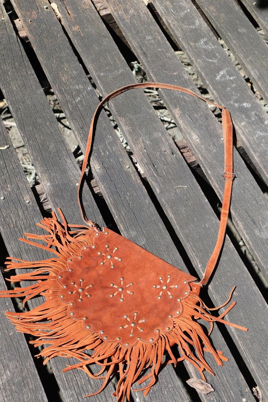 Bolsa de Camurça Marrom com Franjas