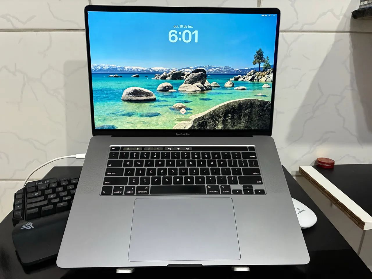 MacBook Pro 2019 i7 6-Core 16GB + 512 Impecável - Notebooks - Dois