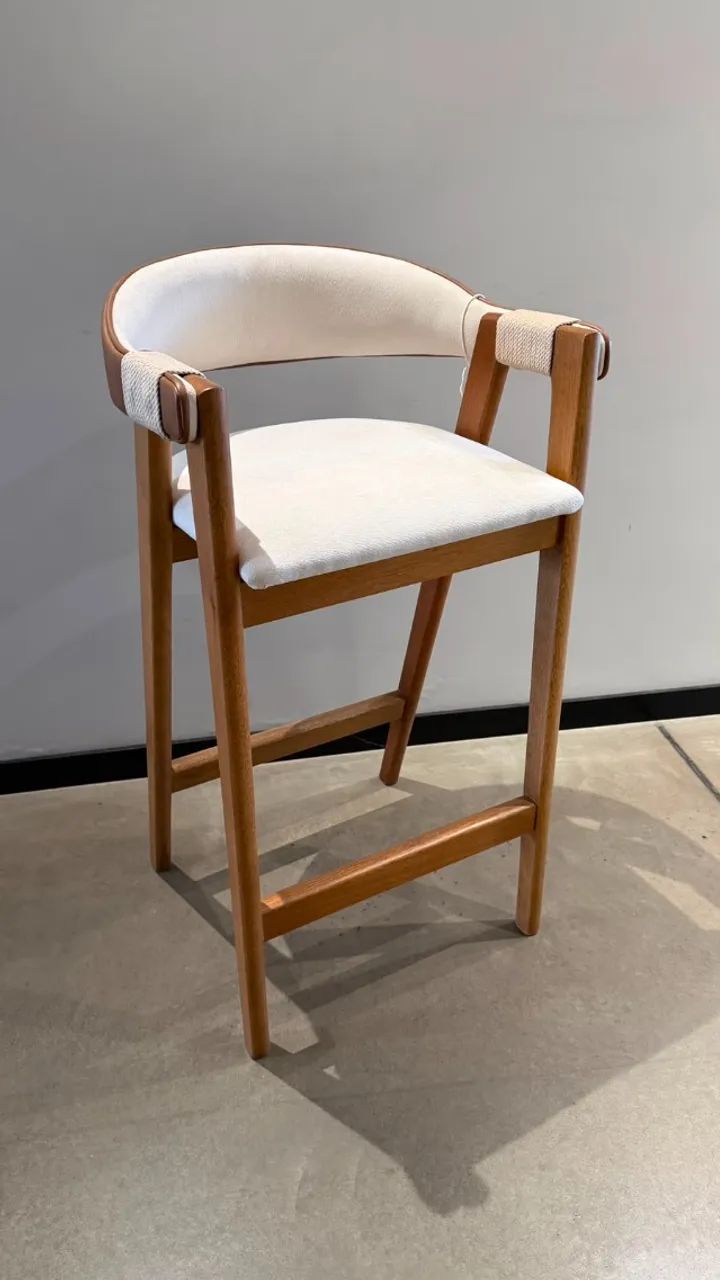 BANQUETA NADJA COURISSIMO E BOUCLÊ (PRODUTO NOVO)