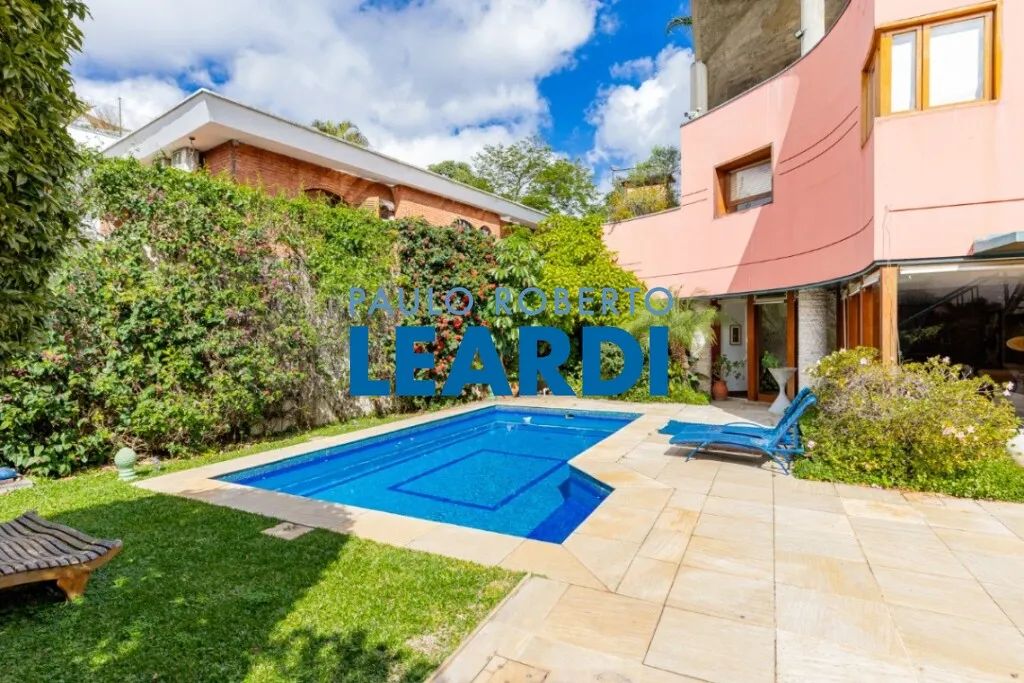 CASA ASSOBRADADA - JARDIM LUZITÂNIA - SP