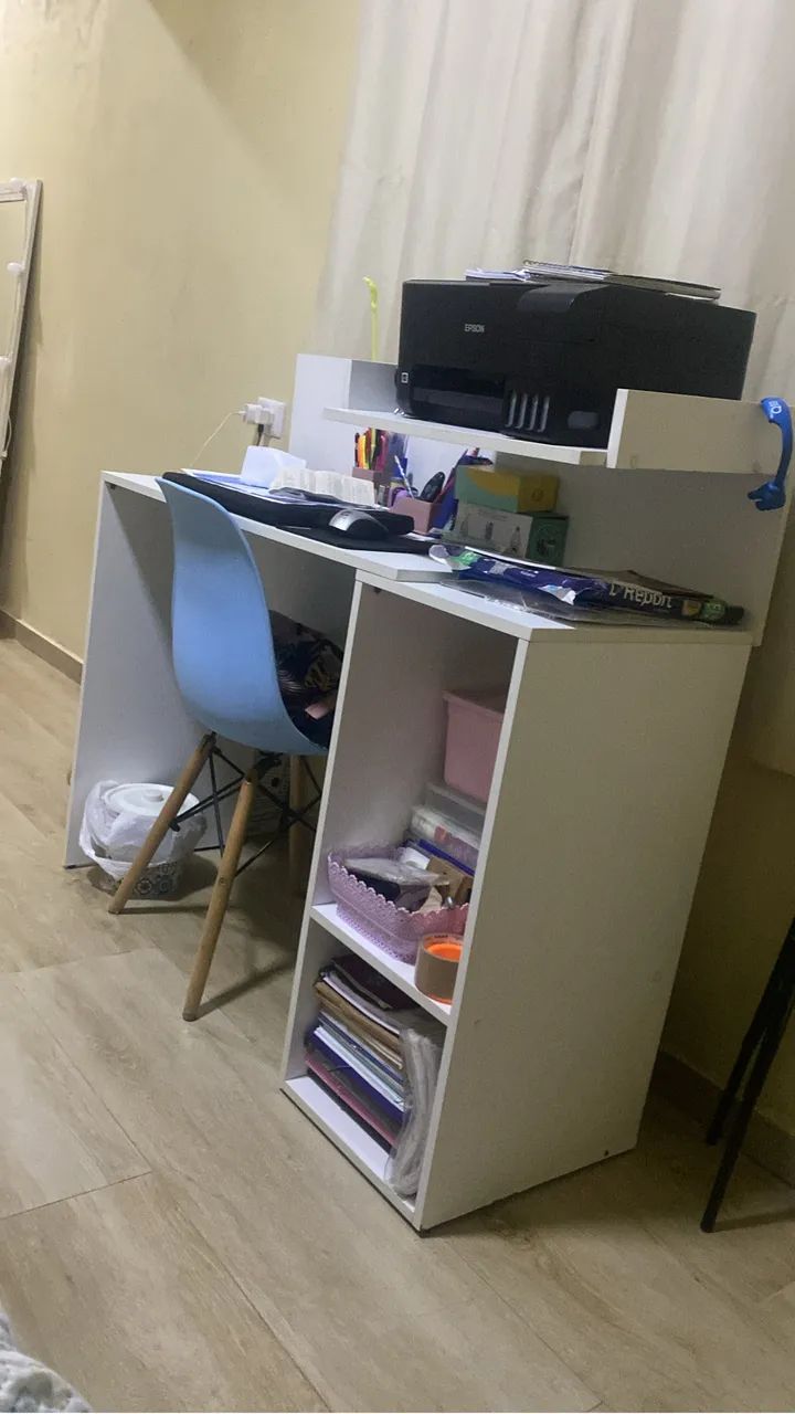 Escrivaninha e cadeira  - Foto 3