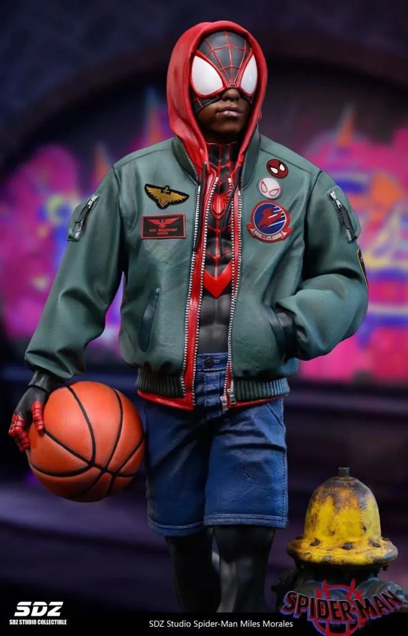 Holiday SpiderMan-Miles Morales 1/4 scale