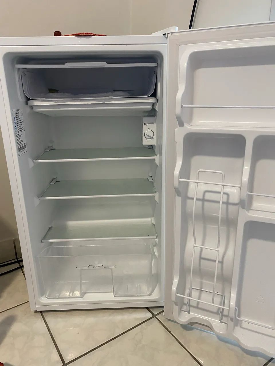 Vendo frigobar 93 Lt Midea - Foto 2