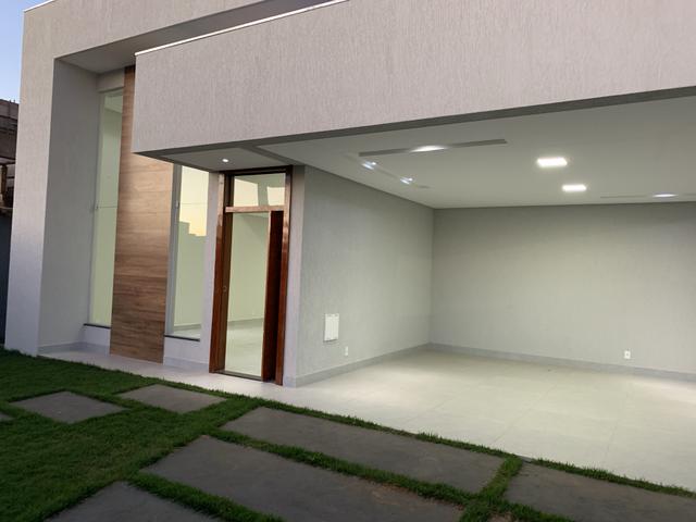 Jander Bons Negócios vende casa de 3 suítes no CABV, aceita financiamento
