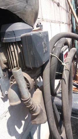 Tanque de combustível com bomba