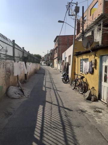 Casa em área livre um comodo com banheiro. - Foto 10