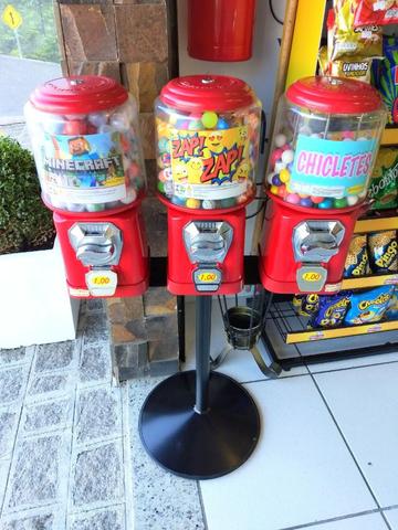 Kit 3 Máquina de Bolinha + Pedestal + Pokemon+ chicletes+ Bolinha Pula Pula só montar