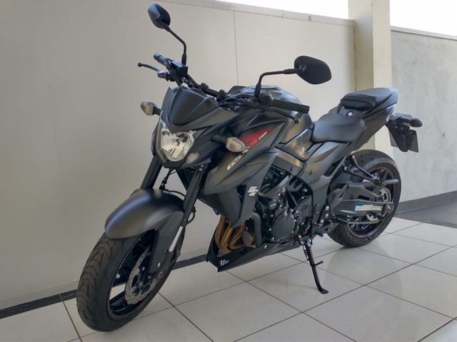 SUZUKI GSX-S750