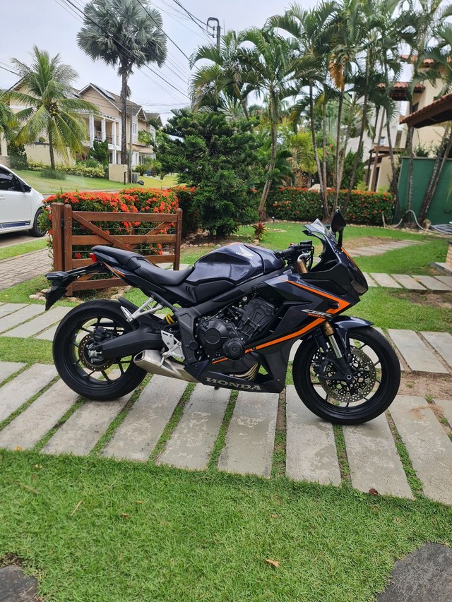 Honda Cbr 650r com 190km rodados 