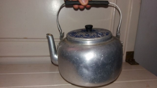 Chaleira Antiga De Alumínio  - Foto 2