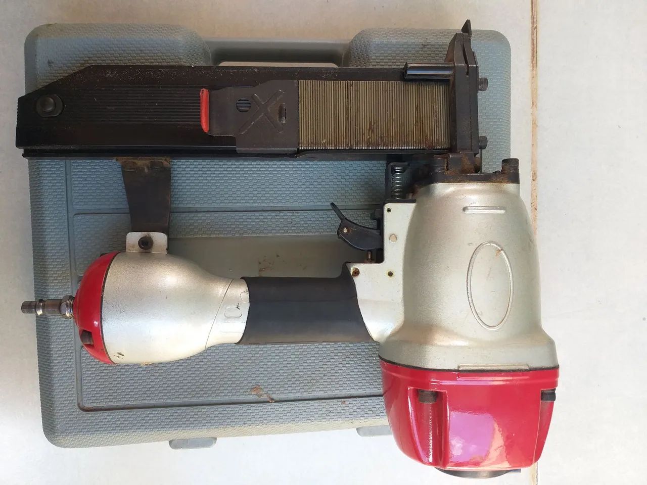 Grampeador pneumático 