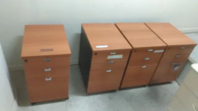 Gaveteiro 3 ou 4 gavetas, Mdf, bege claro ou marrom, bom estado. - Foto 6