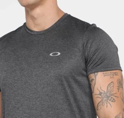 Camiseta Oakley tamanho P - Foto 2