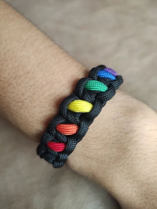 Pulseira LGBT Orgulho Pride - Artesanal e Feita à Mão com corda Paracord 550 gay lesbica - Foto 4